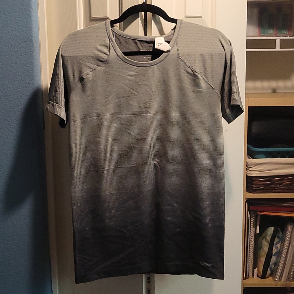 Women's Brooks workout top